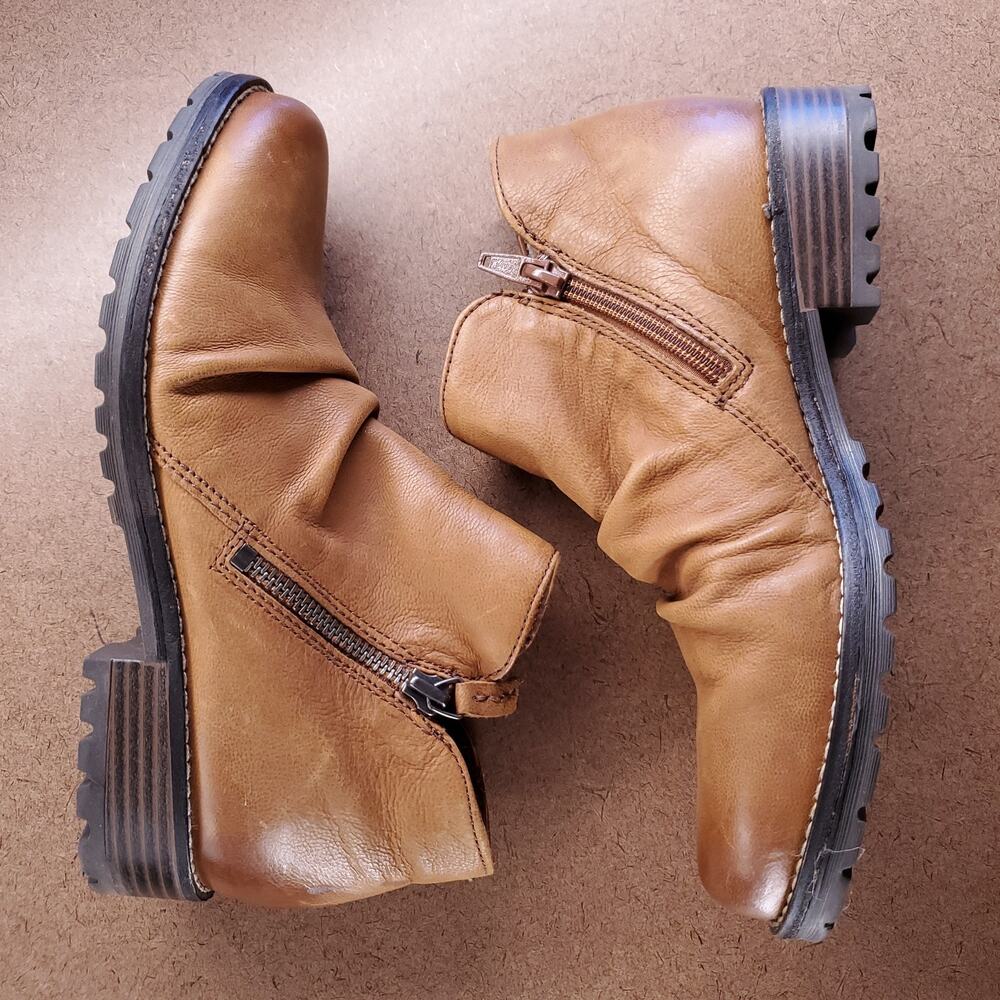 Clarks Clarkwell Leather Zip Ankle Boots Women 7M Tan Low Block Heel Casual - Picture 3 of 10